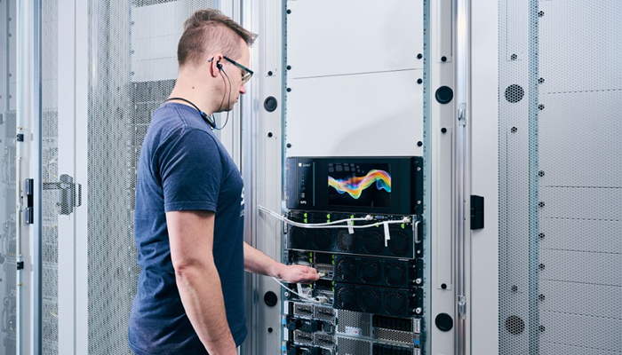 IT technician working on the new photonic server at the SCC data center